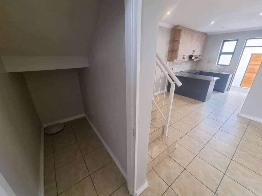 To Let 2 Bedroom Property for Rent in Royal Ascot Western Cape